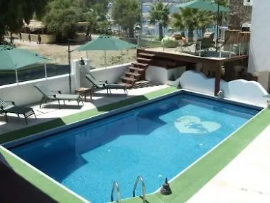 Nomia Boutique יאליקאבאק