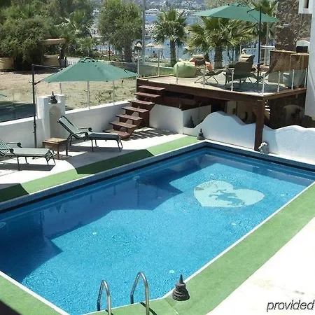 Nomia Boutique יאליקאבאק